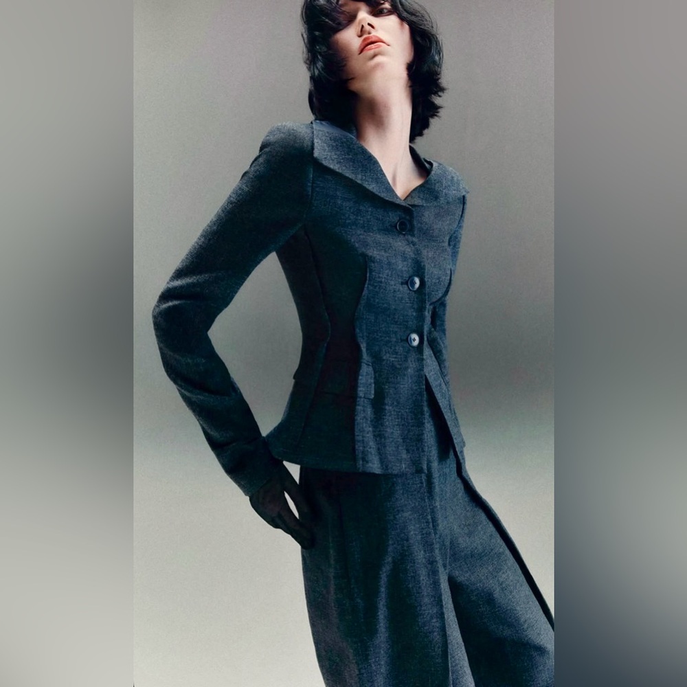 H&M STUDIO COLLECTION
NWOT WOOL-BLEND DARK GRAY BLAZER SIZE LARGE - Picture 3 of 7